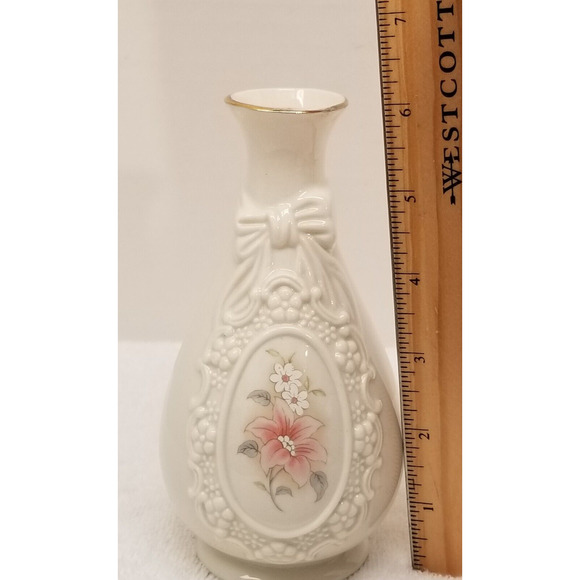 Vintage Cameo Ribbon Vase Royal Heritage Collection White Porcelain 6 inch - Picture 8 of 8